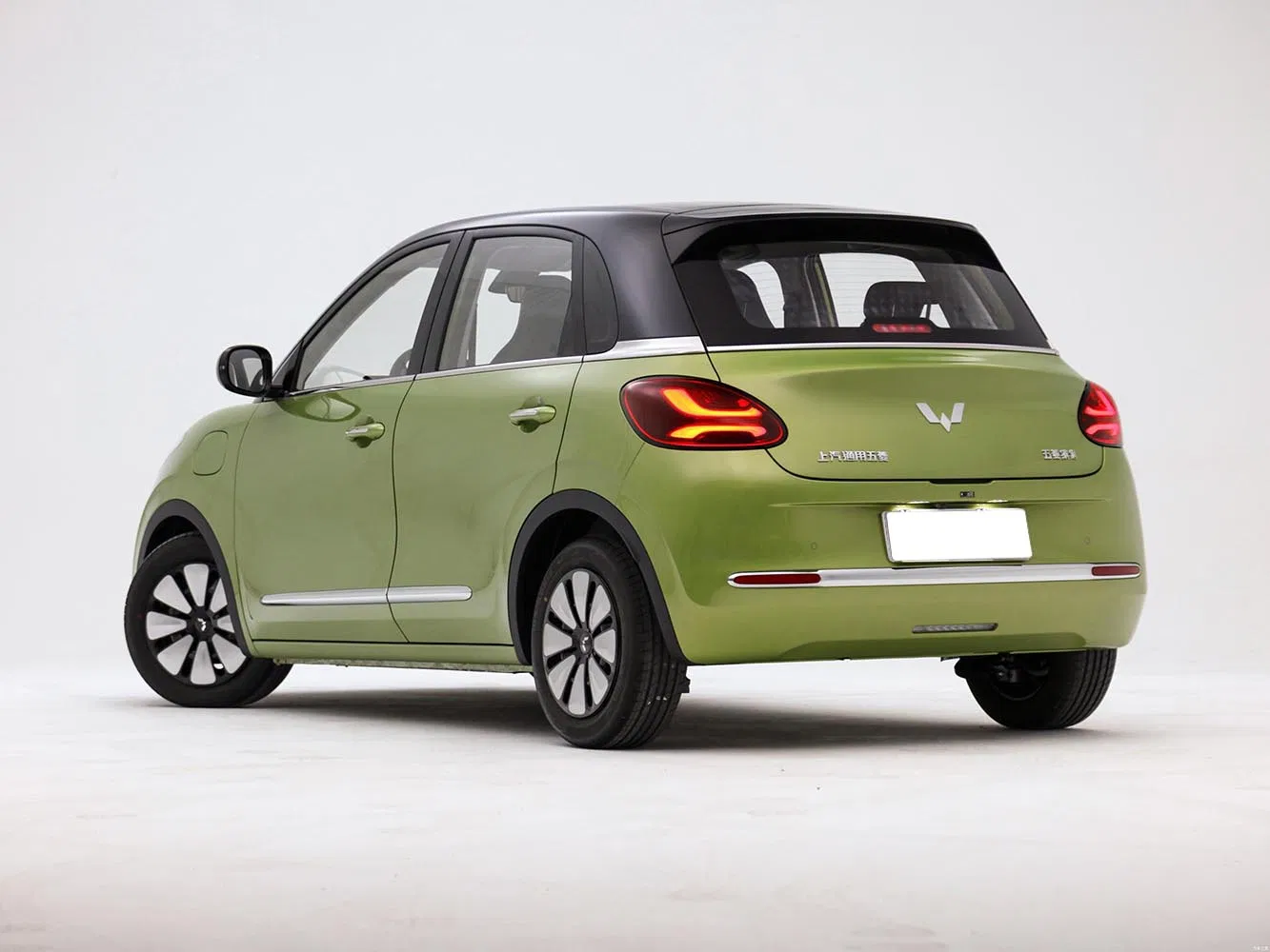 Sustainable Materials in Modern Truck Manufacturing: The Road to a Greener Haul